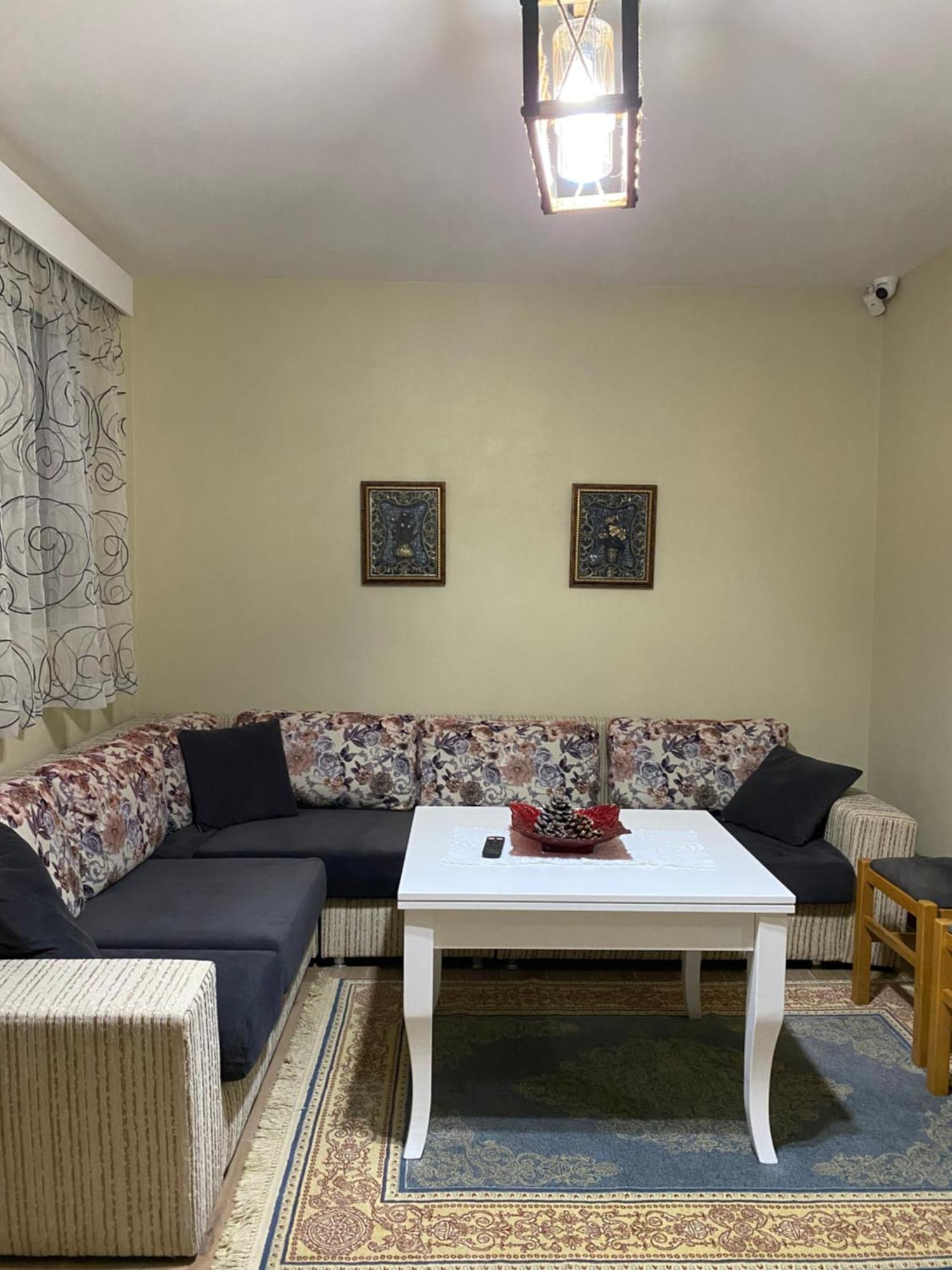 Laci * Tirana